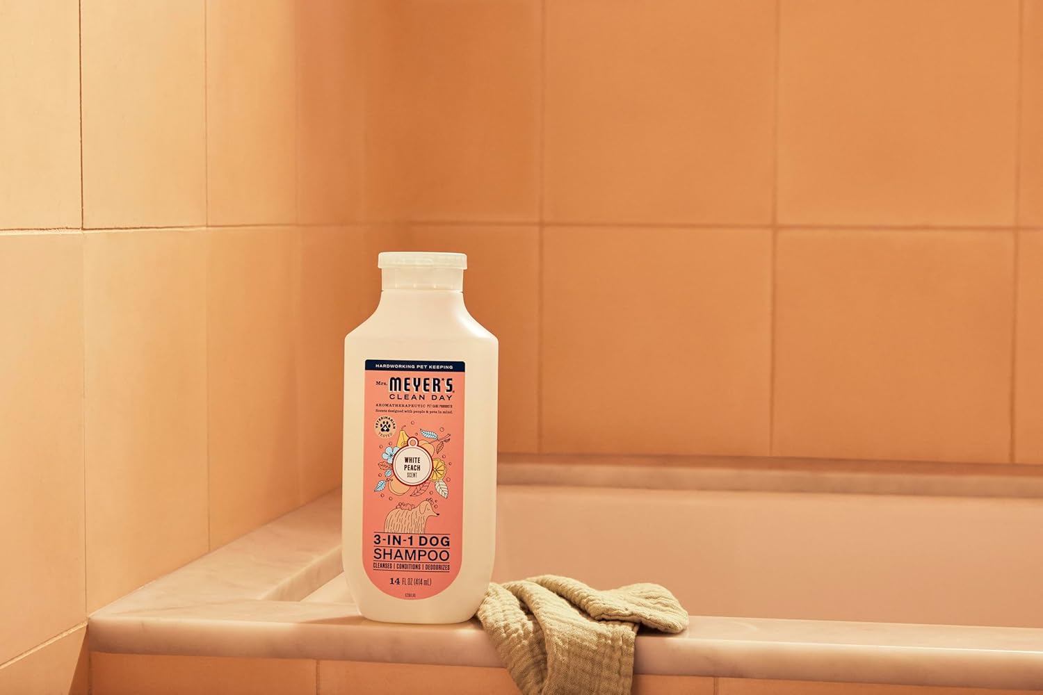 MRS. MEYER'S Clean Day 3 in 1 Dog Shampoo, White Peach Scent, 14oz
