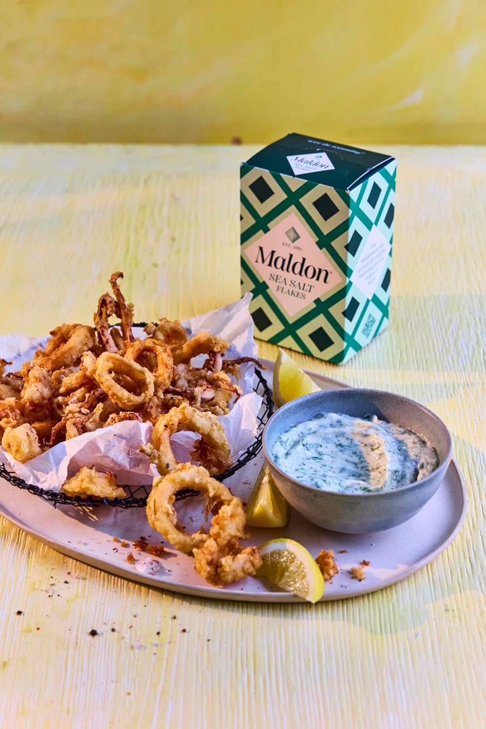 Maldon Salt, Sea Salt Flakes, 8.5 oz (240 g), Kosher, Natural, Unique Gourmet Pyramid Shaped Salt Flakes, Perfect for a Wide Range of Dishes, Hand-Harvested for Four Generations (Packaging May vary)